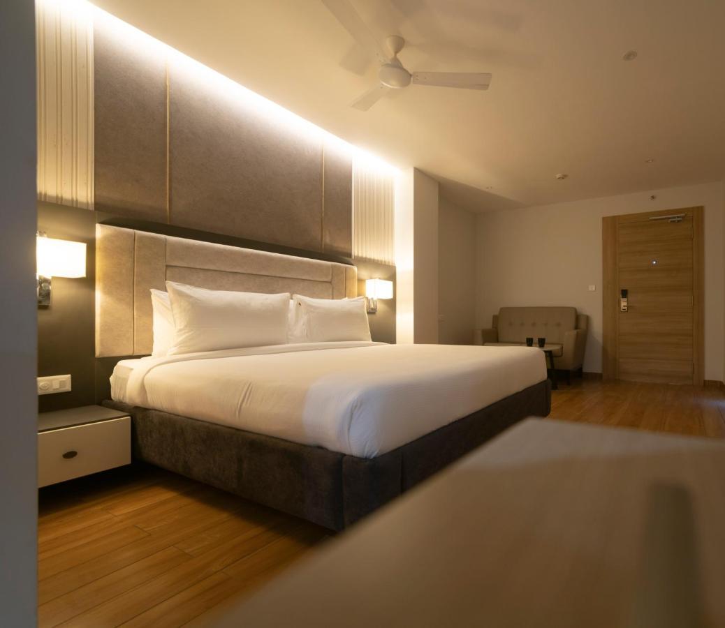 Northway Hotel Вишакхапатнам Экстерьер фото